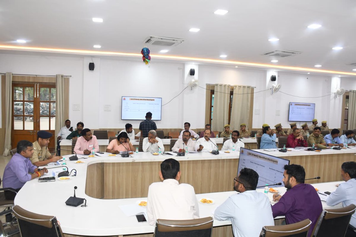 DM Prayagraj tweet media