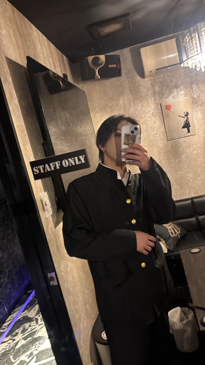 Shiny_ren817's tweet photo. 学ランきた
中学生戻れるかな？？ https://t.co/HnsHauynPP