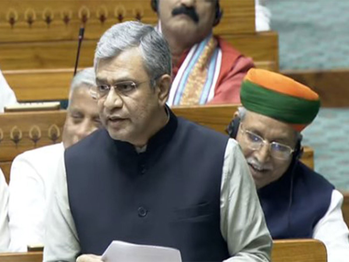 ani_digital's tweet image. Government continuously improving travel experience at affordable price, prioritizes needs of common citizens: Ashwini Vaishnaw

Read @ANI Story | aninews.in/news/national/…

#AshwiniVaishnaw #UnionGovernment #Railways