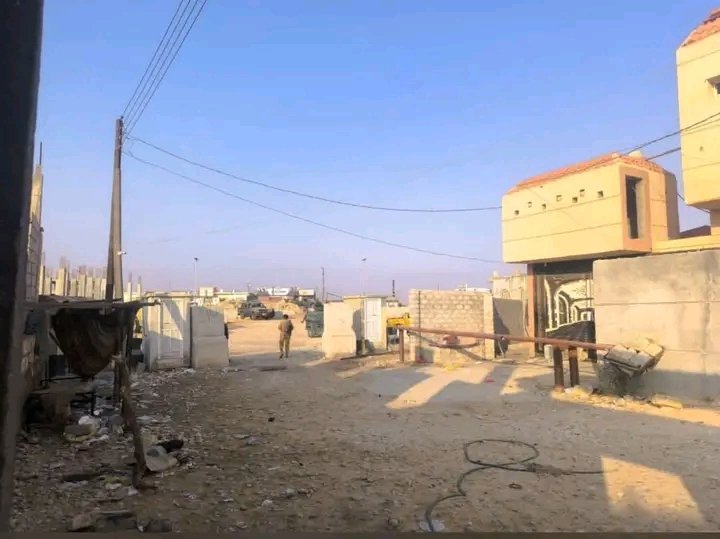 نستنكر بشدة حادثة اقتحام منزل اللواء محسن مرصع، قائد محور الغيضة سابقاً وقائد الشرطة العسكرية في محافظة المهرة سابقاً، في مدينة الغيضة، فمثل هذا التصرف مرفوض أخلاقياً ولا يمت بصلة لأعرافنا وتقاليدنا فضلاً عن غياب أي مسوغ قانوني له.  
ومن المؤسف أن تصل الأمور في محافظتنا إلى هذا
