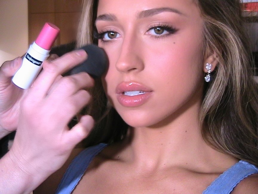 Neutrogena (Parody) ᴿᴾ tweet media