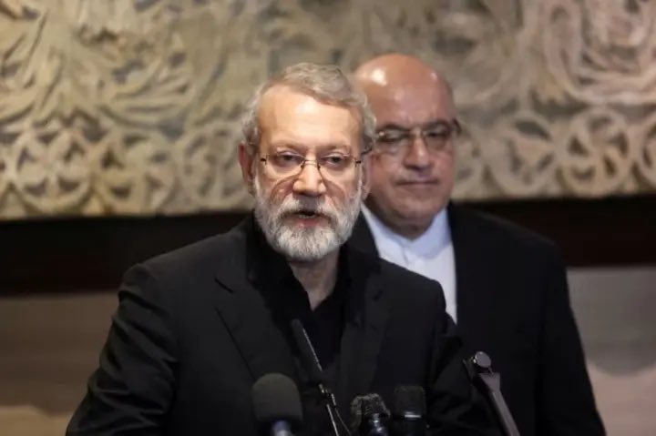 JoelAdamesTV's tweet image. 🔴AHORA MISMO| Israel afirmó que abatió a Ali Larijani en un ataque en Teherán, considerado el líder más influyente del régimen tras la muerte de Jameneí. El golpe impacta el corazón del poder iraní, aunque Teherán aún no ha confirmado su muerte