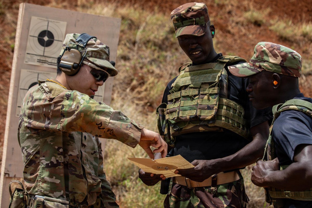SETAF_Africa's tweet image. Kenya’s austere terrain sharpens #Soldiers’ ability to operate in unfamiliar, challenging environments.

Members of the 181st Infantry Regiment, @TheNationsFirst started training with weapons lanes during #JustifiedAccord26.