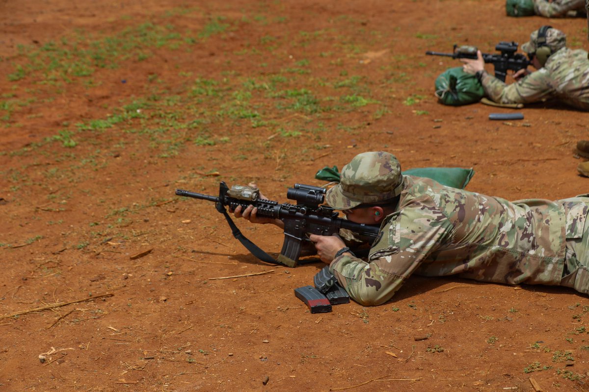 SETAF_Africa's tweet image. Kenya’s austere terrain sharpens #Soldiers’ ability to operate in unfamiliar, challenging environments.

Members of the 181st Infantry Regiment, @TheNationsFirst started training with weapons lanes during #JustifiedAccord26.