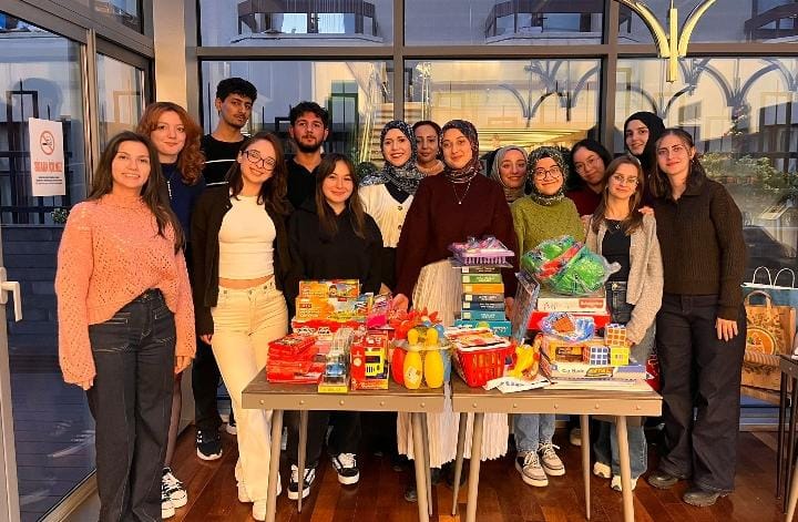 ankulosev's tweet photo. Ankara Üniversitesi öğrencileri olarak bizler de
#ÖnceÇocuklarİyileşsin
diyoruz. https://t.co/pnNnfkU67c