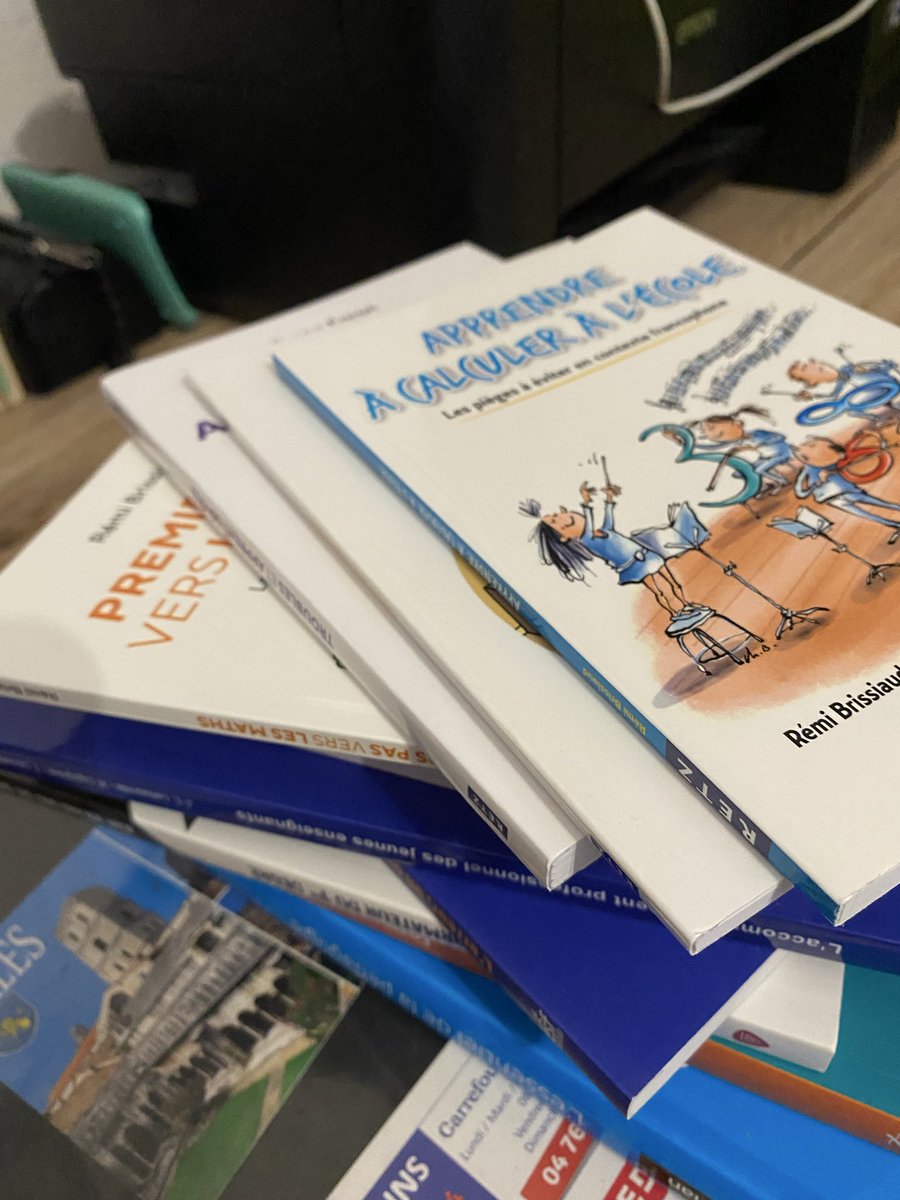 Une pile de livres, des idées plein la tête… y a plus qu’à faire.