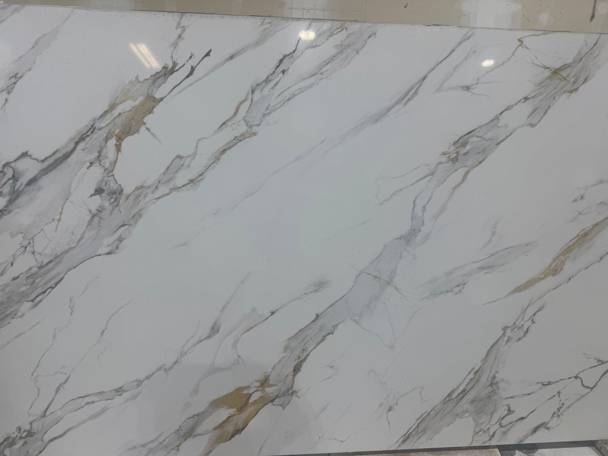 SaratLao's tweet image. Modern Quartz Countertop transformation in Ontario! Featuring a stunning waterfall island and matching backsplash. Elevate your kitchen with premium stone fabrication.
Call for a free quote: 647-746-9089
#KitchenRemodel #QuartzCountertop #OntarioHomes #HomeRenovation #CustomStone