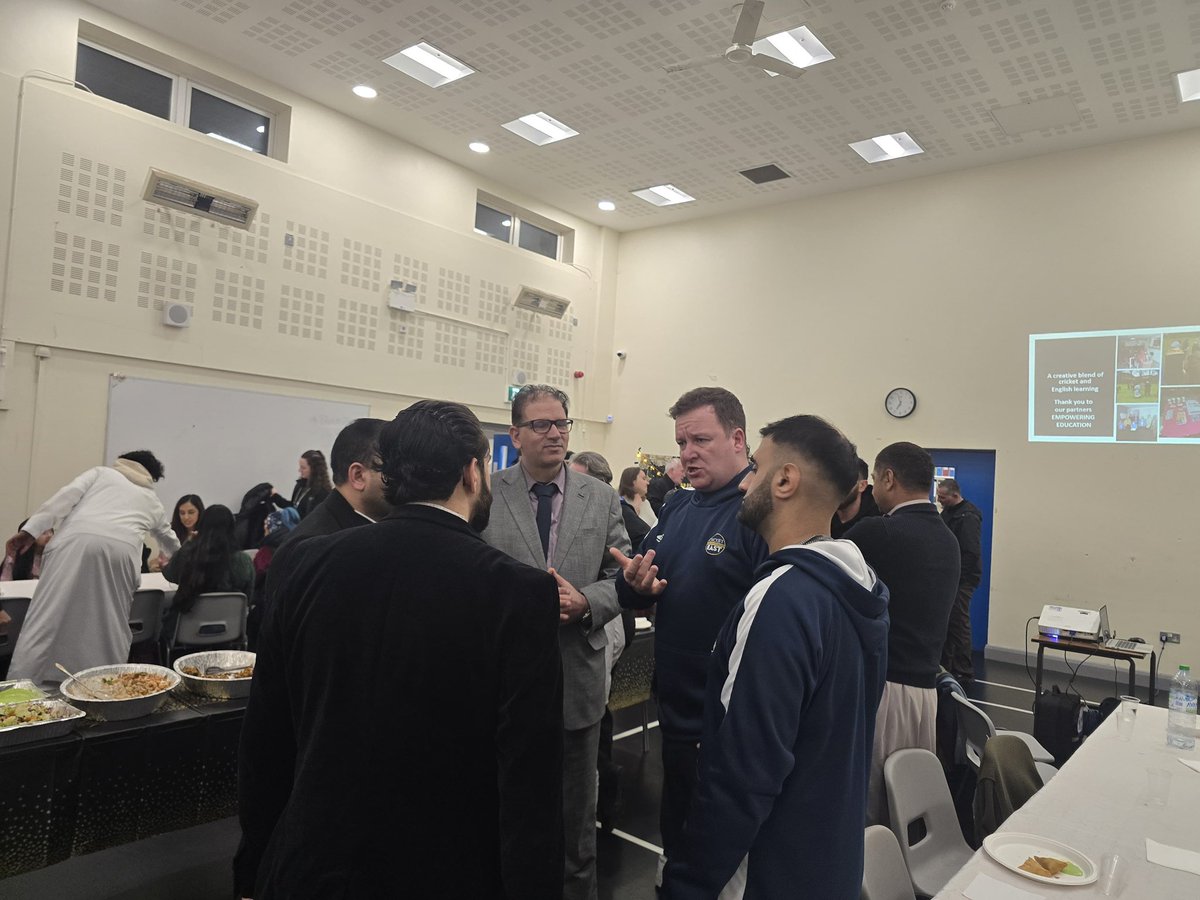 CllrTMalik's tweet photo. It was a pleasure to attend
@WicketzLuton Iftar Dinner @ Hockwell Ring CC organised by Khayam Nawaz & @CricketEastern
It was a wonderful example of how sport can bring communities together Through cricket.
#Wicketz #CommunityCohesion #CricketForChange #Ramadan https://t.co/z4XCMcjenh