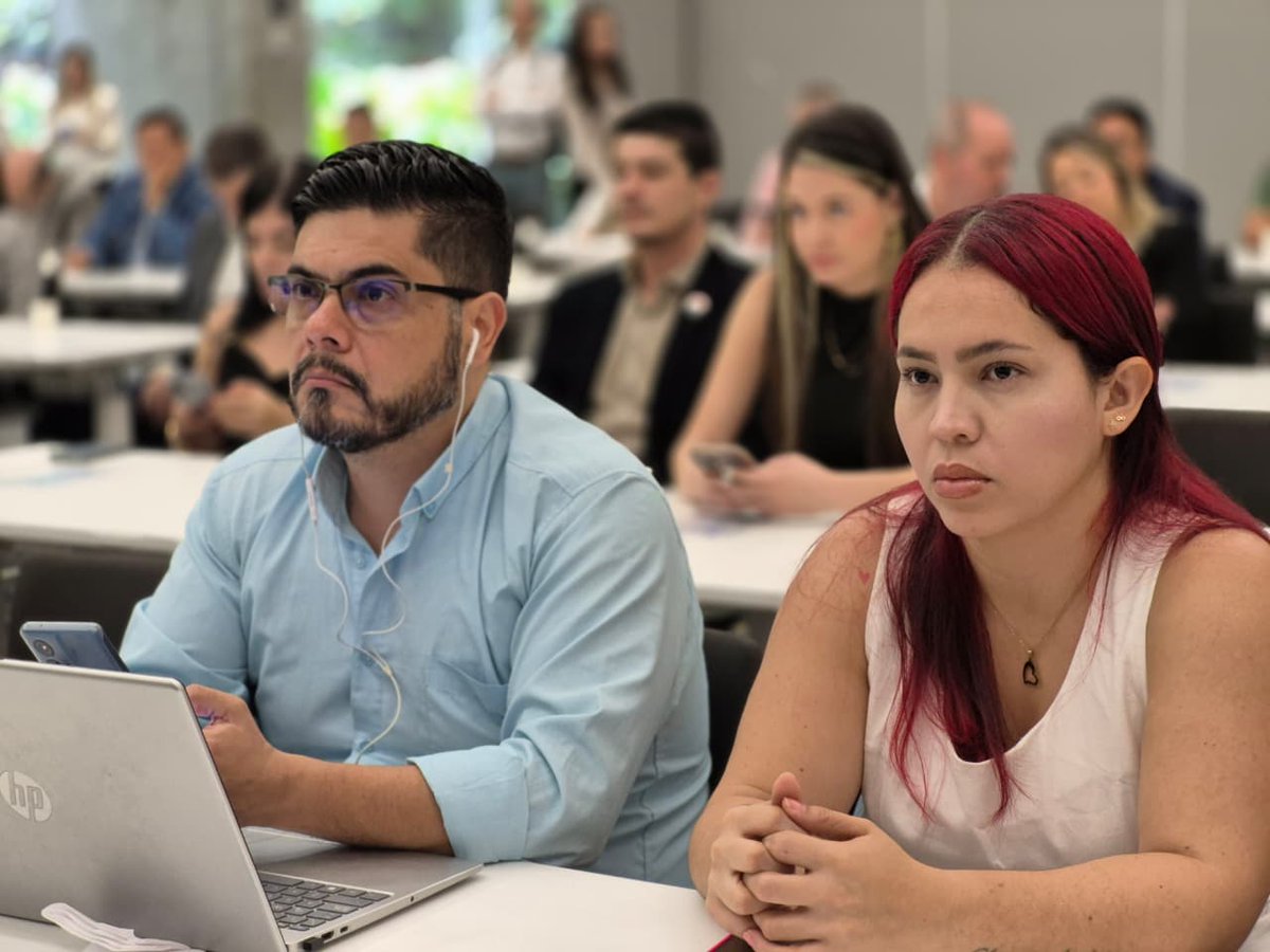 Cámara Medellín tweet media