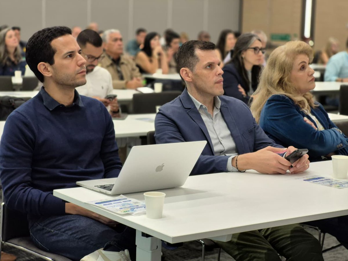 Cámara Medellín tweet media