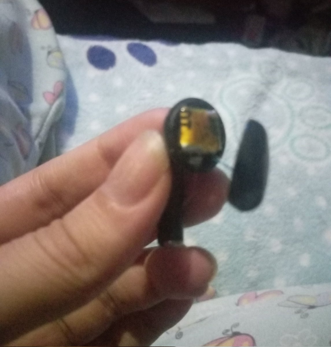 Se me perdió un audífono y ya lo encontré... Ojalá aún sirva 🥺