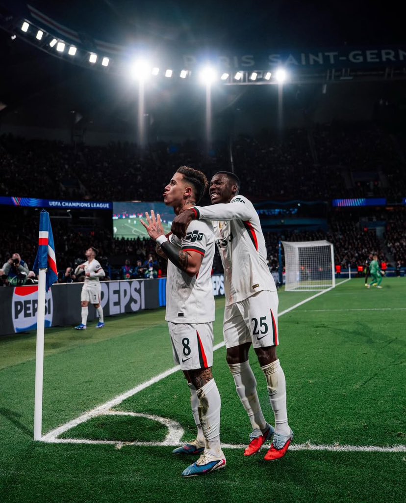 Just Chelsea tweet media