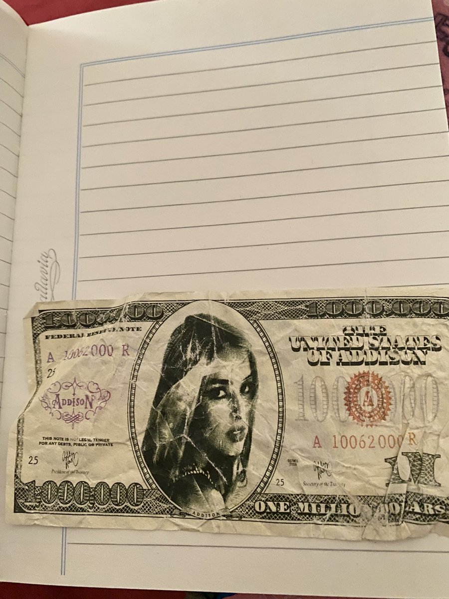 honeymoonrkt's tweet image. necesito ya una feria donde vendan recuerditos del lolla que esto es lo unico que tengo