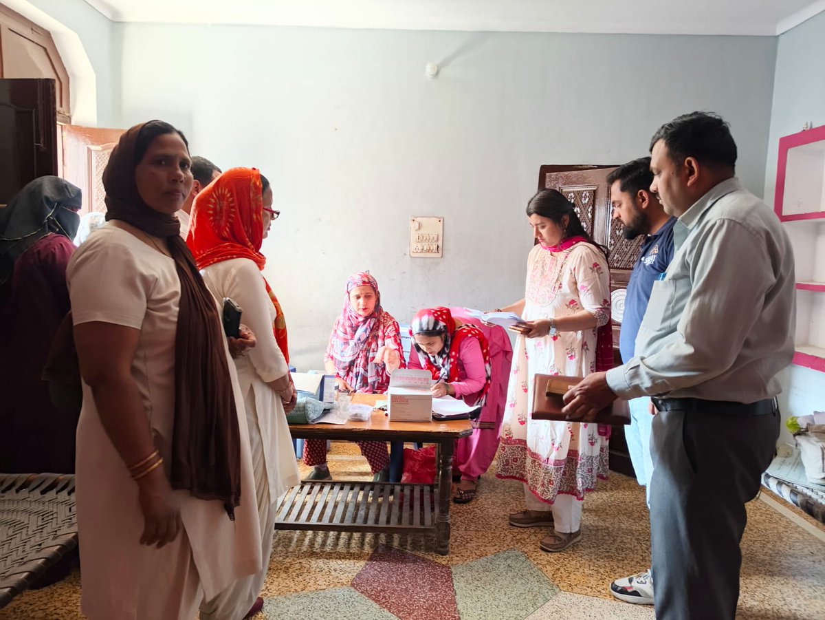 Dio_Baghpat's tweet photo. ORI session visit by DIO mam support by BMC Unicef, DC JSI at Urban Thakurdwara, Baghpat Urban. https://t.co/OCnJ0KJJga