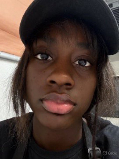 papabaah36's tweet photo. You might be beautiful but your color too is very important😭😂 https://t.co/9aiLzdK98a