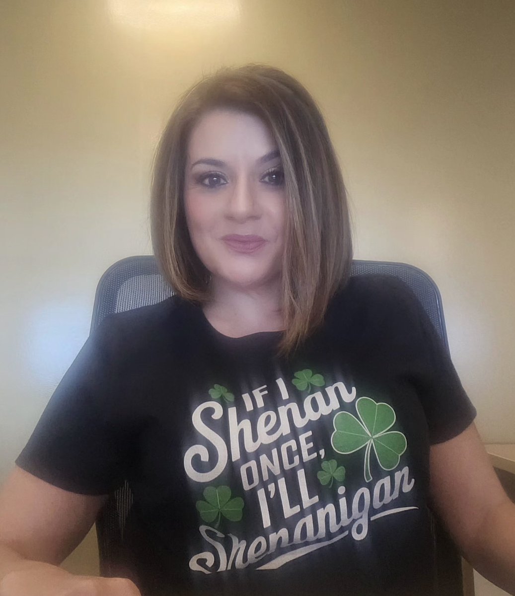 HollyGirl tweet media