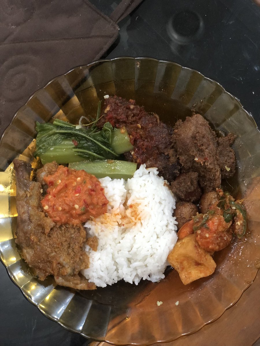Ririamanda's tweet photo. @tanyakanrl Kak ayoo sin tempat mertuaku aja😍
Makan ambil sepuasnya. Harus makan banyak. Istirahat yang cukup. Cuci piring? Itu tugas anaknya (suamiku) hihi

Akulah yang secara sadar mau lahiran ke tempat mertua. 

Besok beli udang yang banyak, Kak! Jgn lupa minum vitamin💕 https://t.co/RSULityYNP