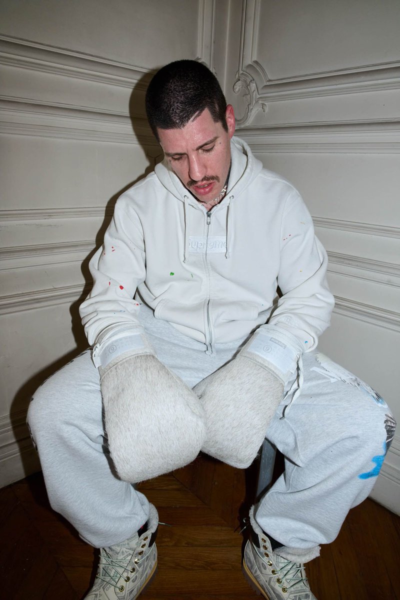 JustFreshKicks tweet media