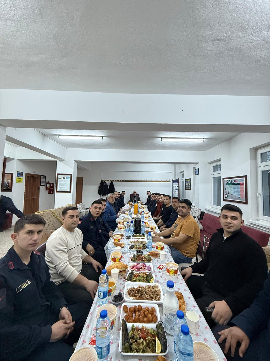 Kaymakamımız Sayın Fatih Güner, İlçe Jandarma Komutanlığı tarafından düzenlenen iftar programına katıldı. Programda jandarma personeli ile bir araya gelen Kaymakamımız, görevlerinde kolaylıklar diledi.