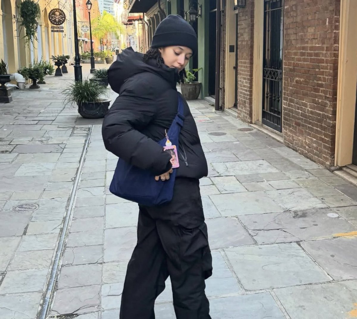 you know shes a moa DOWN bc who else is casually walking around with their blue hour soobin pc