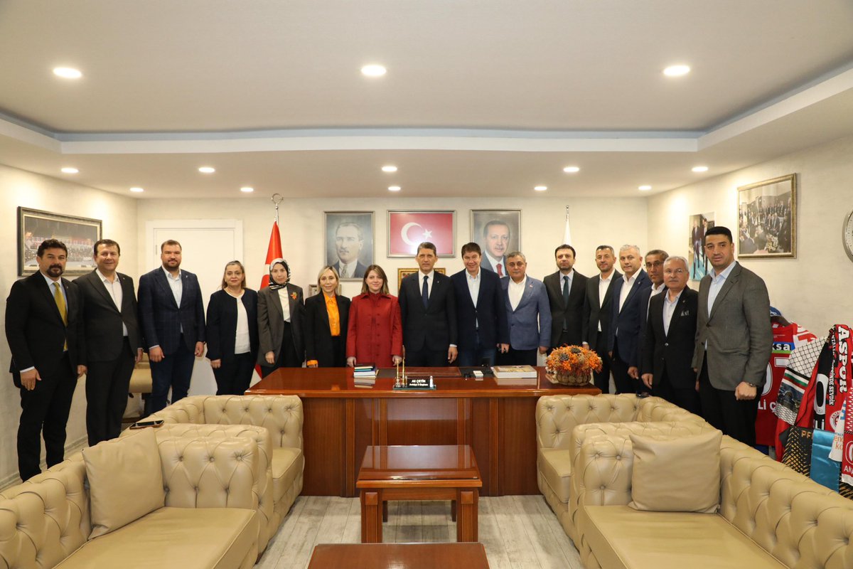avmustafakose's tweet photo. İl Başkanlığımız’da İl Başkanımız, MKYK Üyelerimiz Hilal Kalyoncu Koç ve Menderes Türel, Milletvekilimiz Tuba Vural Çokal, Aksu Belediye Başkanımız İsa Yıldırım, İlçe Başkanlarımız ve İl Teşkilat Mensuplarımızla bir araya gelerek istişarelerde bulunduk… https://t.co/gIIcm2w2iP