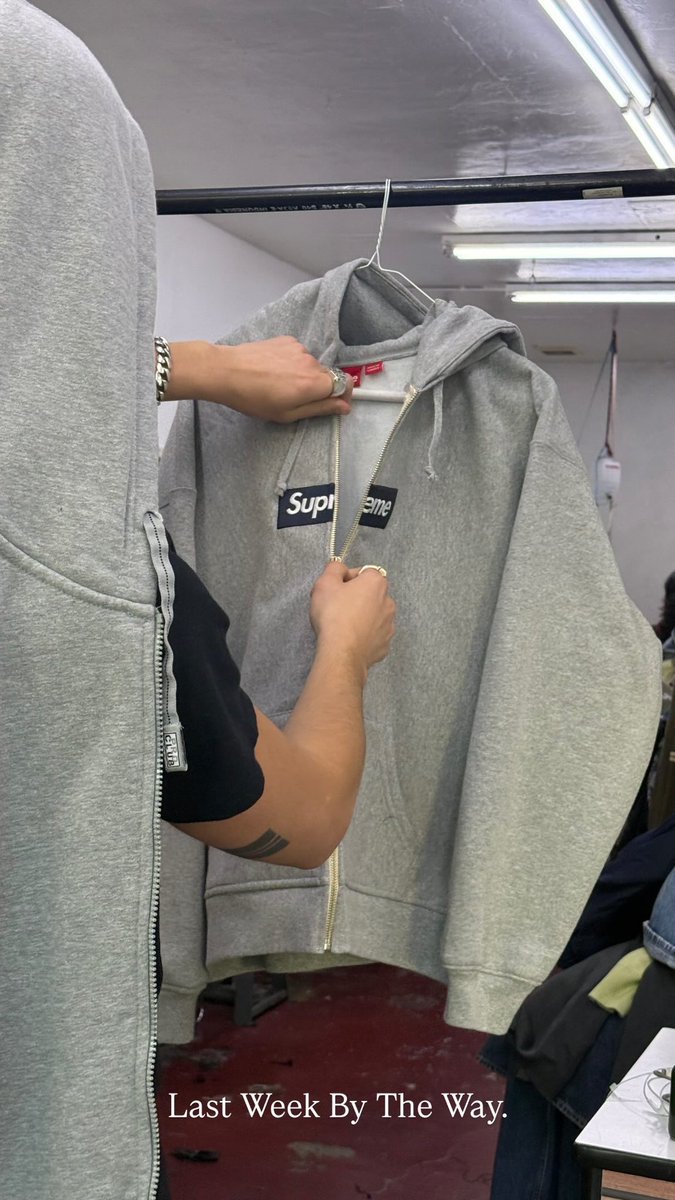 JustFreshKicks tweet media