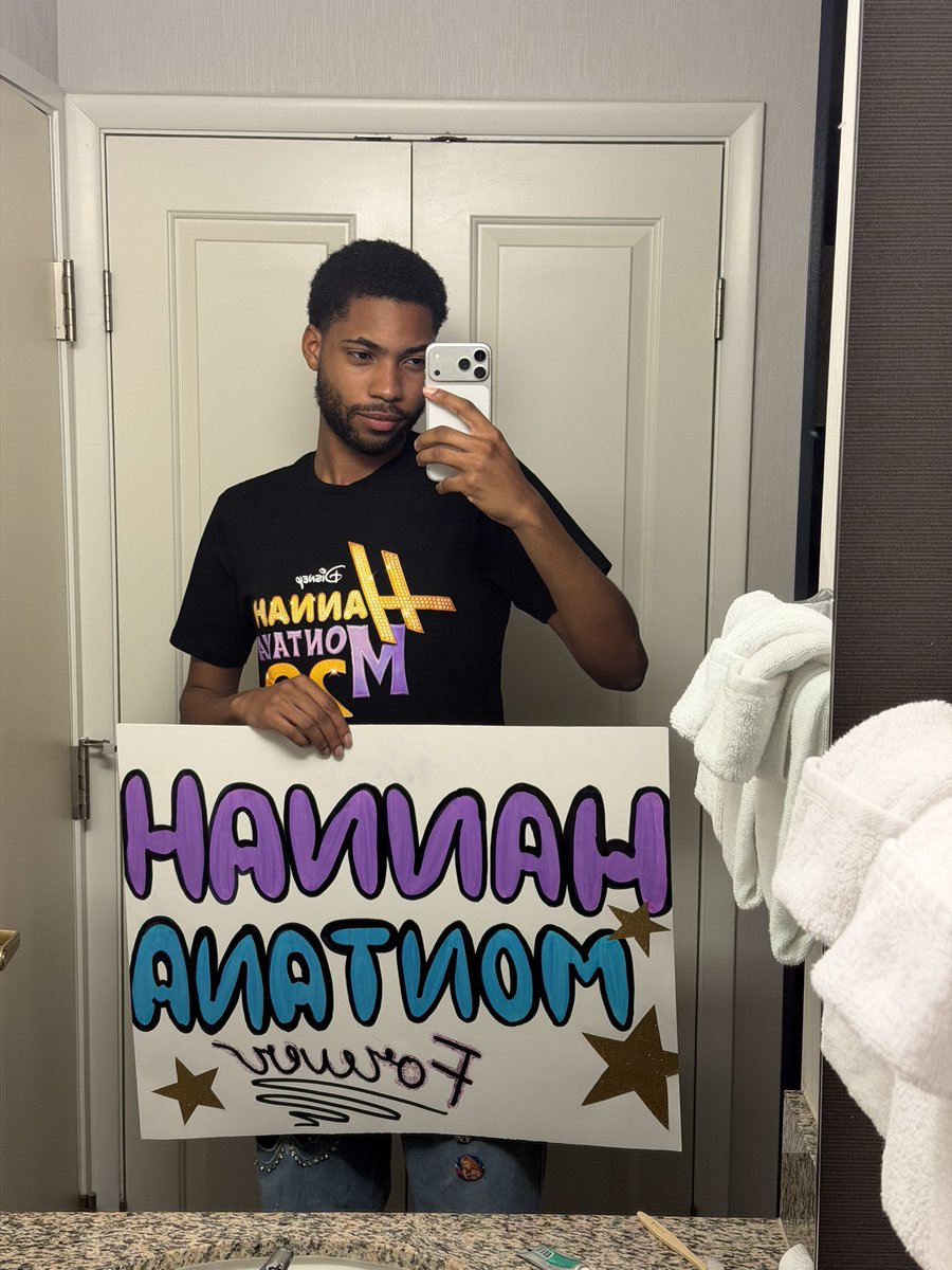 Hannah Montana World tweet media