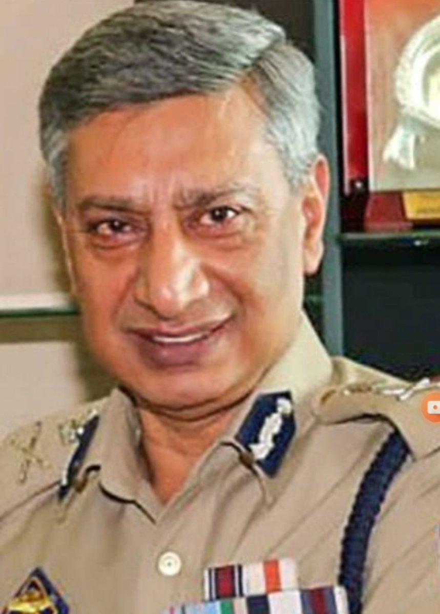 शहर में हर शख्स अपने आप को शरीफ़ कहता है 
      हमें आज तक समझ नहीं आई फिर ये बेईमानी
          कहां से आईं हैं।।।
राहुल गांधी के खिलाफ कल 206 शरीफ जादो ने एक पत्र लिखा कि राहुल गांधी ने देश की गरीमा को ठेस पहुंचाई है राहुल गांधी माफी मांगे।।।
जिनमें 116 सेना से सेवानिवृत्त