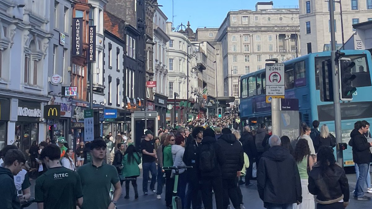 let me pretend this sea of green is for aegon yupppp