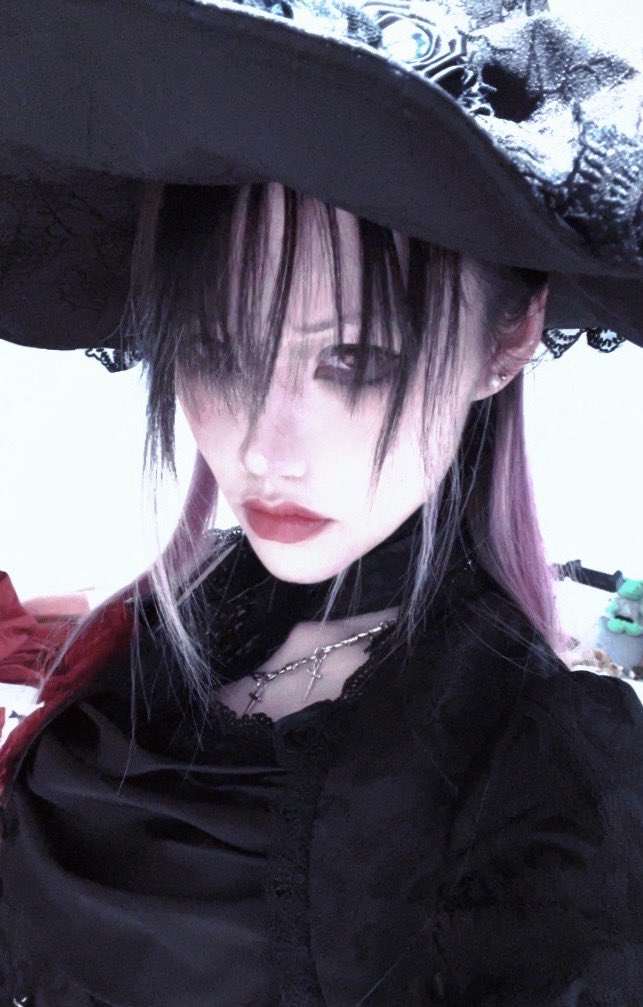 Vardaaaa's tweet photo. 魔女 https://t.co/OpmxQFgwN4