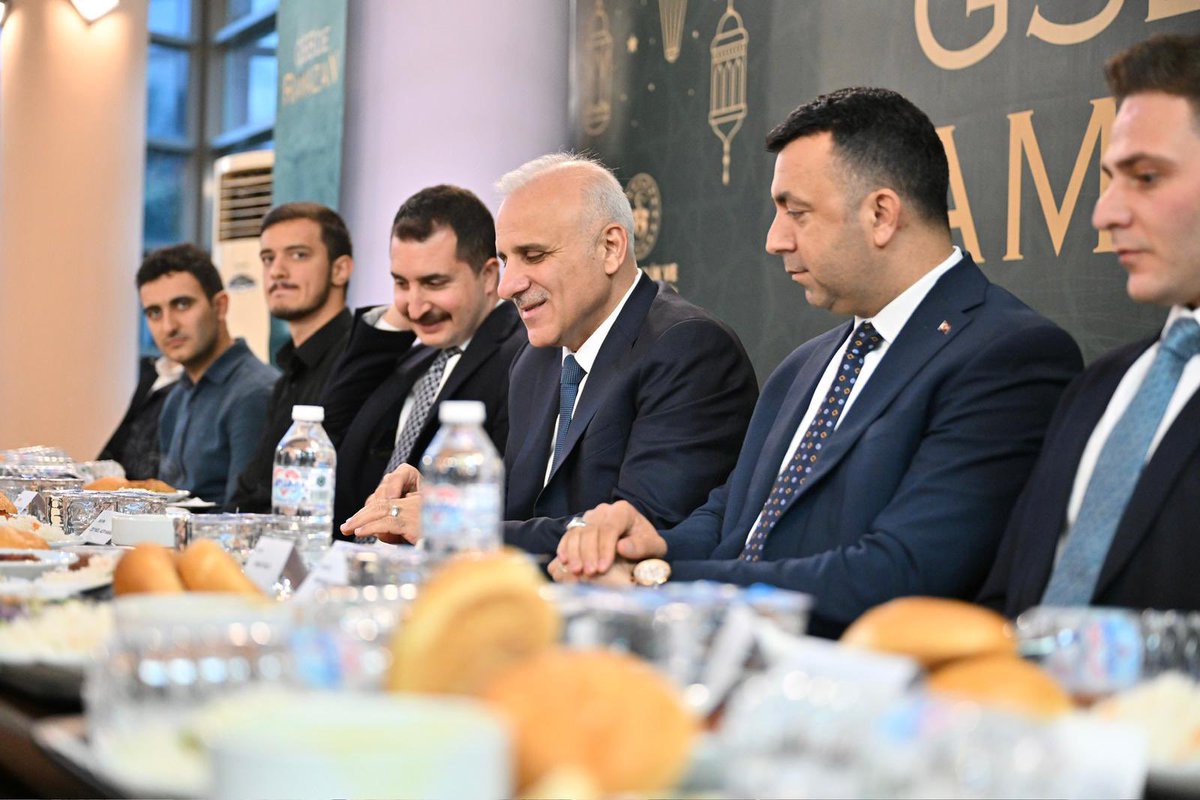 surkaymakamlik's tweet photo. 📍 İftar Programı

Valimiz Murat Zorluoğlu, Kaymakamımız Hasan Akbulut ve Kaymakam Refiki Hasan Budak ile beraberlerindeki protokol üyeleri, Selahattin Eyyubi Erkek Öğrenci Yurdu’nda düzenlenen iftar programında öğrencilerimizle bir araya geldi.

@hasanakbulut24 https://t.co/L9wlpTS9HM