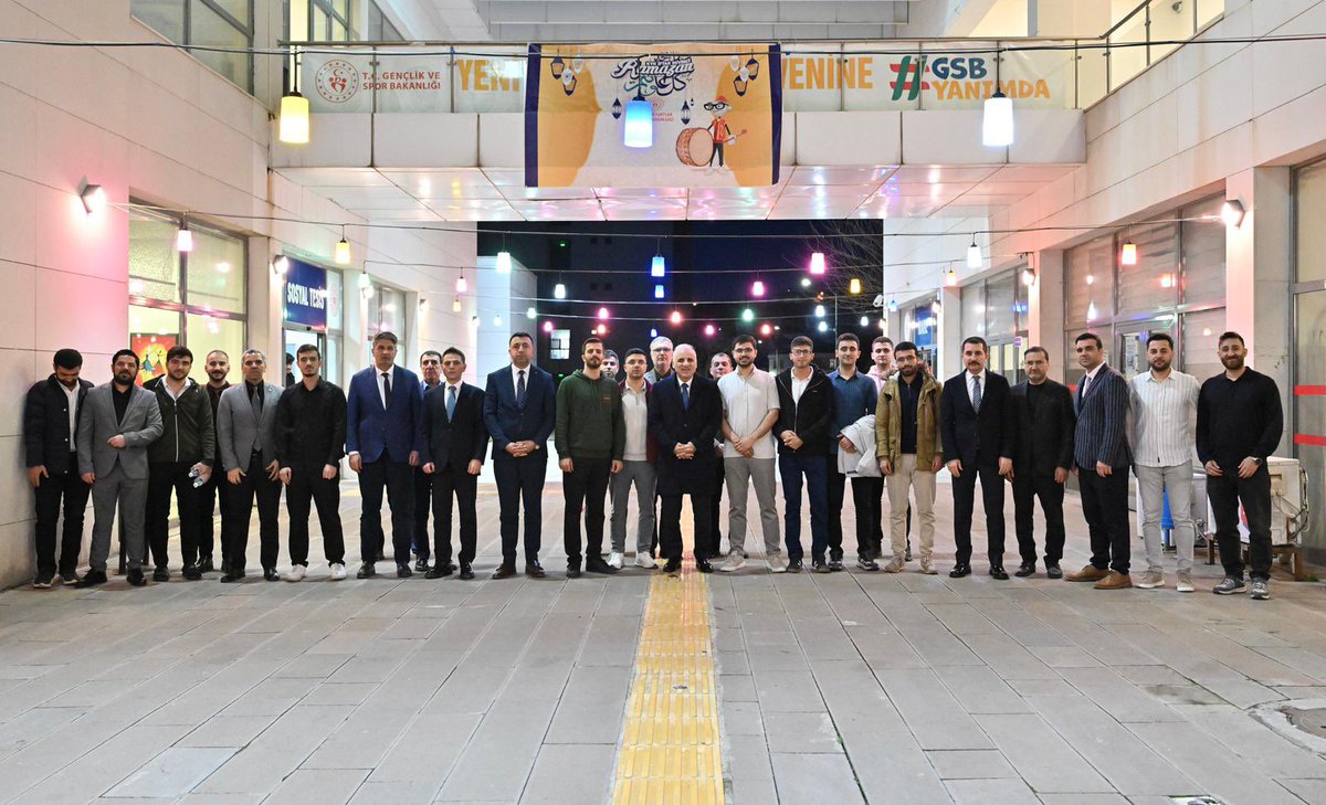 surkaymakamlik's tweet photo. 📍 İftar Programı

Valimiz Murat Zorluoğlu, Kaymakamımız Hasan Akbulut ve Kaymakam Refiki Hasan Budak ile beraberlerindeki protokol üyeleri, Selahattin Eyyubi Erkek Öğrenci Yurdu’nda düzenlenen iftar programında öğrencilerimizle bir araya geldi.

@hasanakbulut24 https://t.co/L9wlpTS9HM