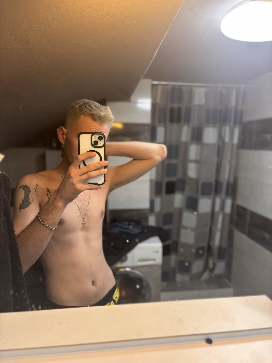 SamSteeleeXXX's tweet photo. Morning view. ⛓️ The rest is waiting for you in bio."

Do you like my new haircut? 🤔

#onlyfans #onlyfanman #gay https://t.co/8SolMY7rXD