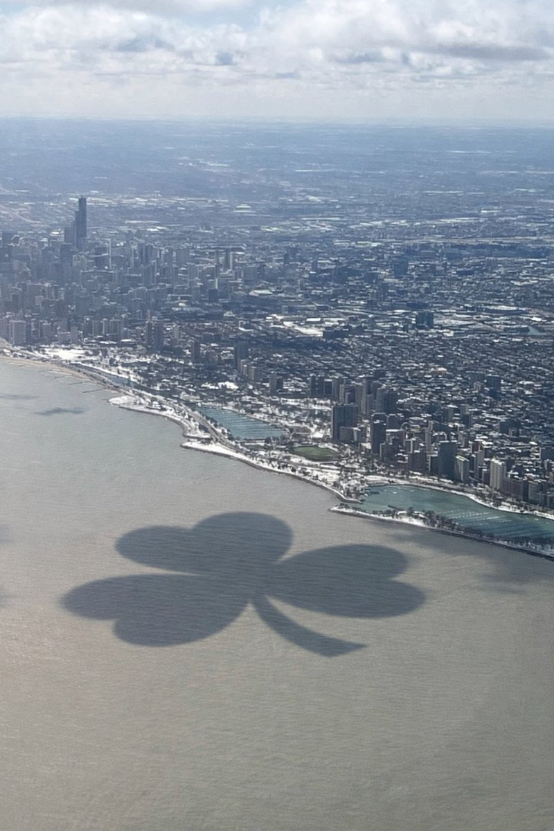 Thanks <a href="/AmericanAir/">americanair</a> for getting me back to Chicag☘️
#HappyStPatricksDay