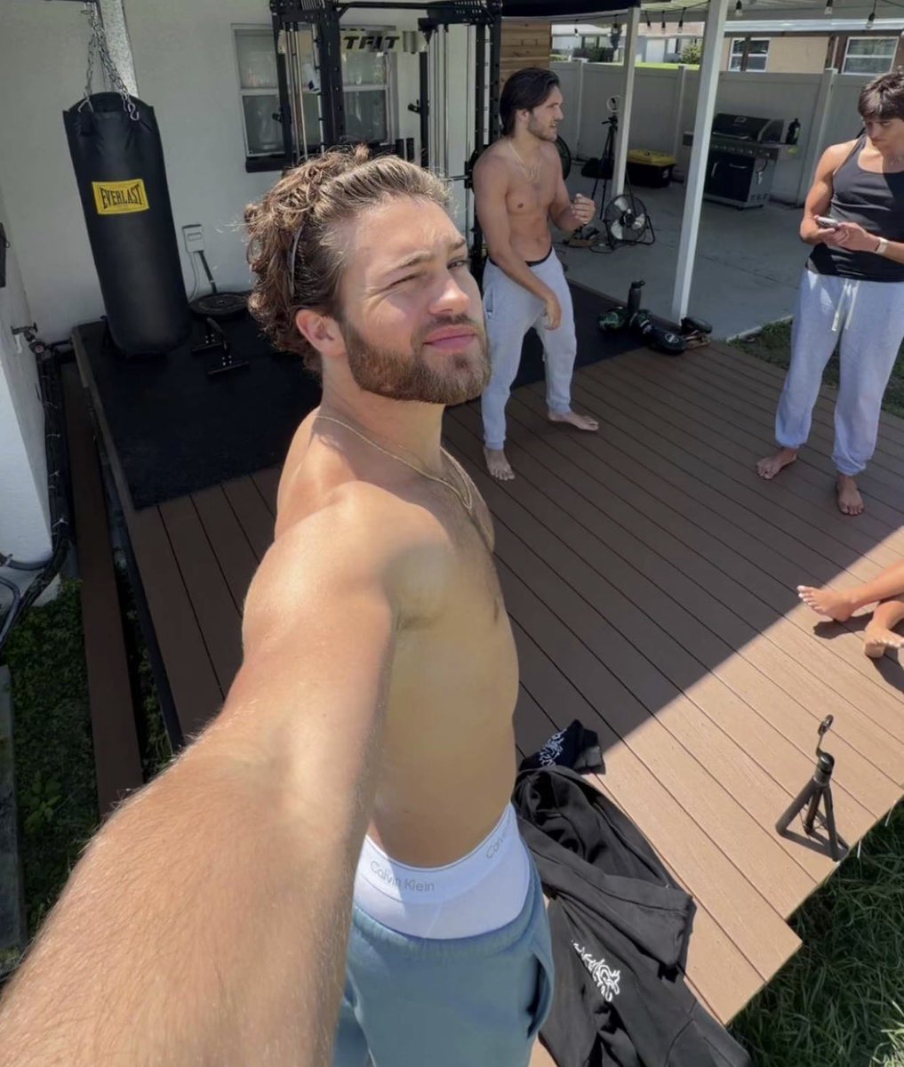 (21+ account) tweet media