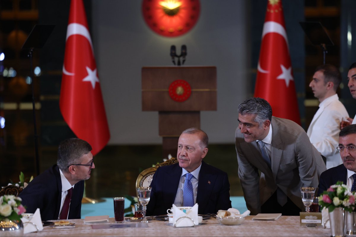 zfatihbeyaz's tweet photo. Cumhurbaşkanımız Sayın @RTErdogan’ın Gazeteciler ve Yazarlara verdiği iftara katıldım. Cumhurbaşkanımıza daveti ve misafirperverlikleri için şükranlarımı sunarım.. https://t.co/gepseYsCRK