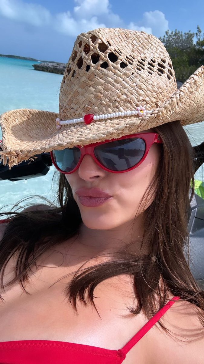 hailey bieber archive tweet media