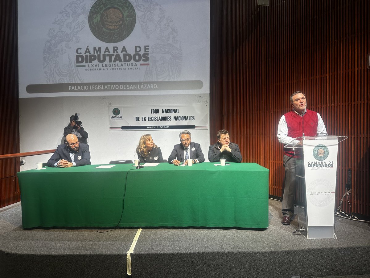 En la inauguración del 1er. Foro Nacional de ex Legisladores Federales.