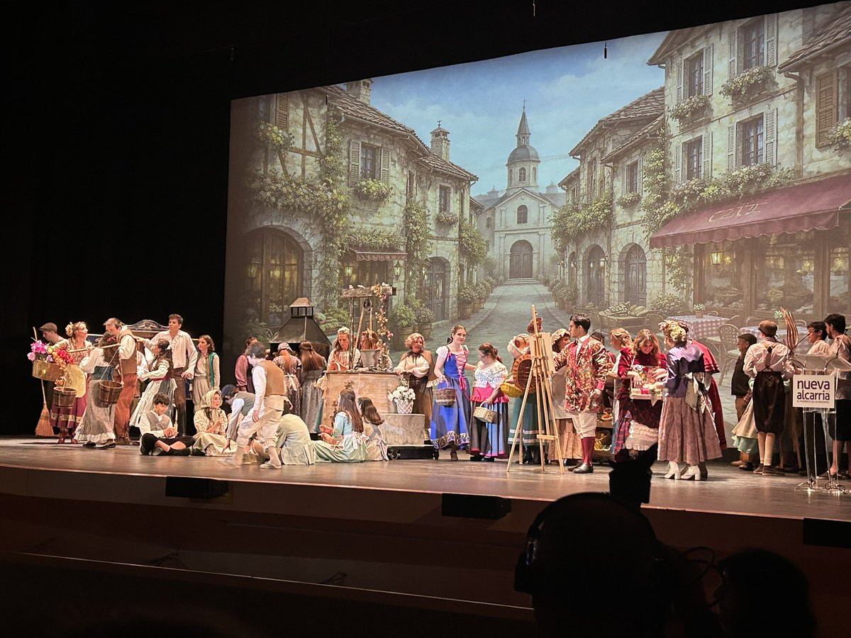 NuevaAlcarria's tweet photo. Arranca la gala Populares Nueva Alcarria con la actuación del Grupo de Teatro Salesianos de #Guadalajara 

#PopularesNuevaAlcarria https://t.co/0DzwUByrdS