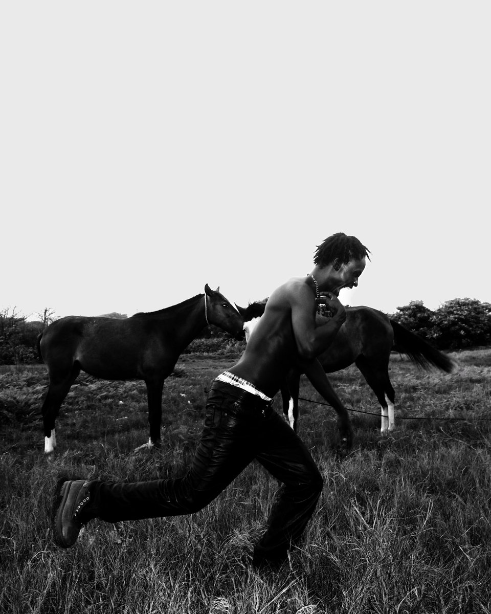 hommieblackuz_'s tweet image. New music OTW 🦅 #norush 

📸: @wtfismamba