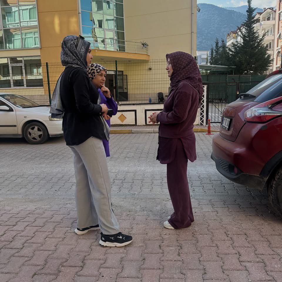 Ak Parti Finike Kadın kolları başkanımız Tuğba kiriş ve yönetim  olarak 
Çocuklarımızı sevindiriyoruz,
Yeni doğan ziyaretlerimiz,
Esnaf ziyaretlerimiz,
Hane ziyaretlerimizle gönüllere girmeye devam ediyoruz 
<a href="/alicetin_07/">Ali Çetin</a> 
<a href="/GlinZboz/">Gülçin Özboz🇹🇷🇹🇷</a> 
<a href="/HakannnBayar/">HakanBayar🇹🇷</a> 
<a href="/AriciKiris/">TUĞBA ARICI KİRİŞ</a>