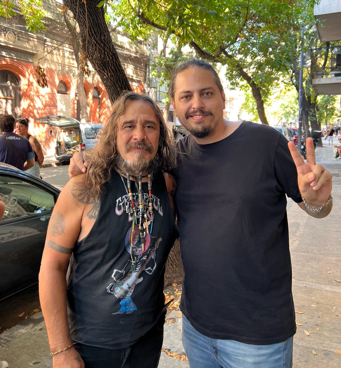 Vinimos con un amigo a bancar a la jefa a San José 1111