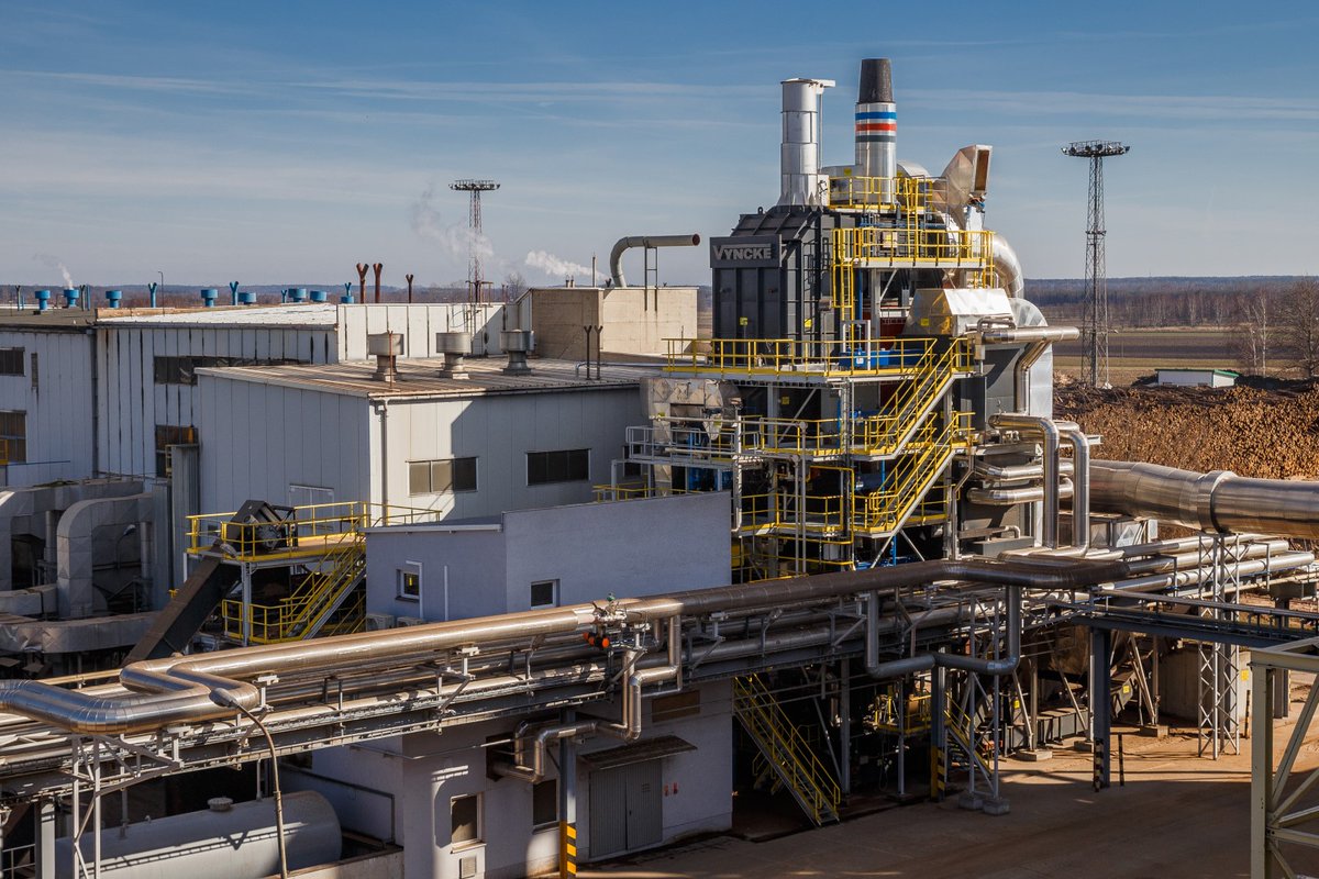 VYNCKE_NV's tweet image. 🔥#ThrowbackTuesday to Poland!
2015, we replaced fossil fuels with biomass power at one of Europe’s largest wood-based panels producers.

#BoilerFacts:
🟦Capacity: 17MW
🟥Fuel: wood waste
⬛Output: 8MW hot gas, 9MW thermal oil, 6.2TPH steam

#Vyncke #CleanEnergyTechnology