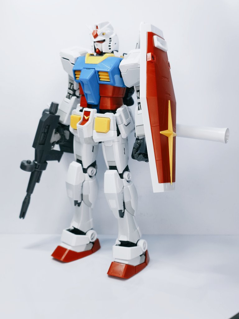 MGガンダムver.3.0完成！コレ作ってる時なんか既視感あるなぁと思ったらアレだ、RGのガンダムって腰回りポロッた時に気が付いたw
アマプラでビルドダイバーズの最終回見た後なので引き続きノリノリでパーフェクトガンダムをパチりまふ。