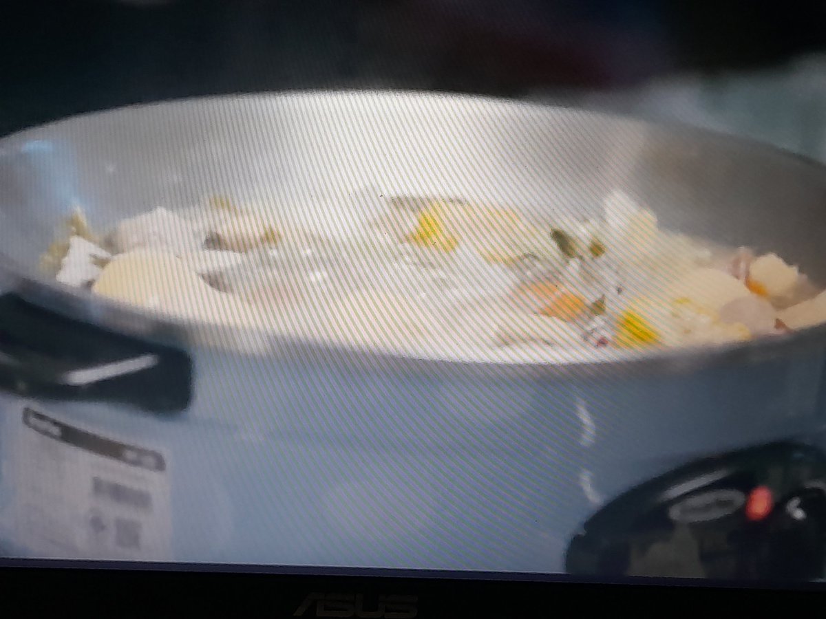 Yaza taylandan bu tencereyi alıp gelcem salonun ortasında bir yerden pişkin bir yerden yensin