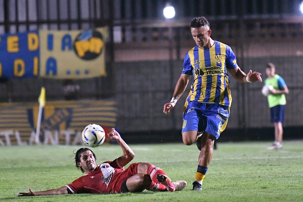 AtlantaRetro2's tweet photo. #EcosdeAnoche
✅1ª vez que Federico Bisanz convierte 2 goles en un partido.
✅2° gol de cabeza. El anterior: en el 4-0 a #ChacoFE en 2023, centro de Juan Galeano.
✅9 goles en el León Kolbowski. De visitante hizo 6 tantos.
✅ 2 goles les anotó a #Brown, #ChacoFE y #Maipú https://t.co/aRfQWcSUlF