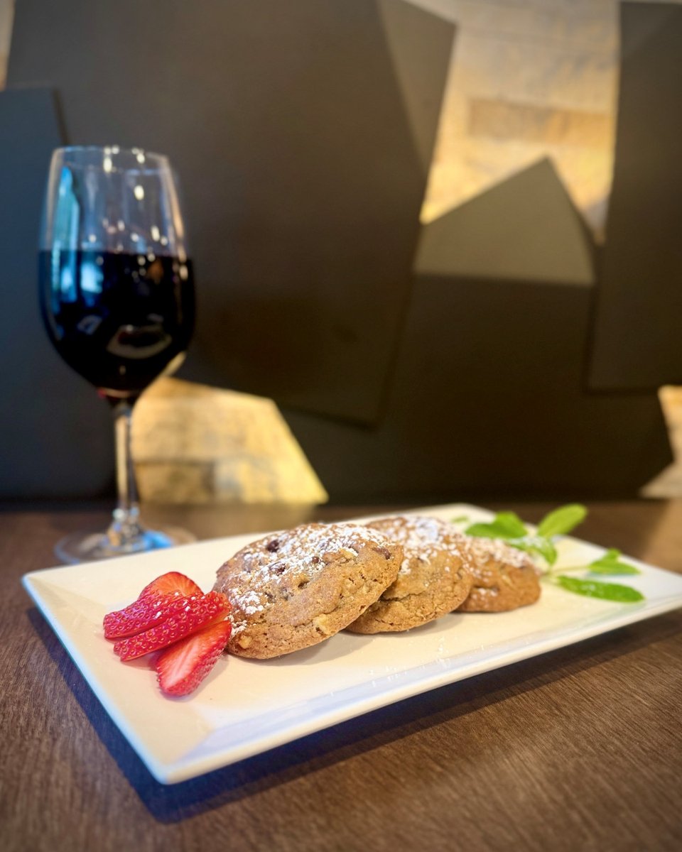 LA_DoubleTree's tweet photo. Celebrate St. Patrick’s Day! 🍀

Here’s to a day of happy moments, warm smiles, and a little extra luck from your friends at DoubleTree by Hilton Los Angeles Downtown. https://t.co/XlRadhr5wr