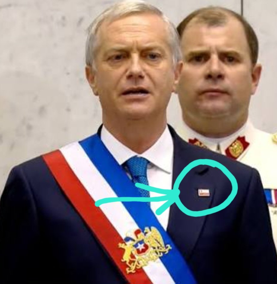 BazarPatriota's tweet photo. Llegaron a #bazarpatriota los Pines o Piochas Premium Oficiales de la Bandera de Chile que usa el Presidente José Antonio Kast y sus ministros. 

Despacho a todo Chile 

Solo 20 unidades disponibles.

#chile #Banderadechile #pindechile https://t.co/chchttrRuS