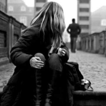 GustavoAdolf_'s tweet photo. "Una mujer que te dejó, tarde o temprano, sentirá la curiosidad de saber si tomó la decisión correcta.
Observará desde la distancia, preguntándose si su ausencia afectó a tu vida, o si seguiste avanzando como un hombre imparable.
Si caíste en la desesperación, si te quedaste estancado, si pasaste los días lamentándote, le confirmarás que hizo lo correcto al dejarte, pero si hiciste de el dolor tu combustible, si usaste la ruptura como una oportunidad para evolucionar, si creciste en todos los aspectos de tu vida, entonces se dará cuenta de lo que perdió.
Los hombres con valor real no se quedan llorando por nadie, se reconstruyen, se reinventan, y siguen avanzando sin mirar atrás.
No intentes demostrarle nada, no busques su validación. Sencillamente hazlo por ti.
Conviértete en tu mejor versión porque es lo que te mereces. No para que ella lo vea, sino para que tú lo vivas.
Cuando tu éxito sea inevitable, cuando tu presencia sea más fuerte, cuando estés rodeado de nuevas oportunidades, será ella quien mire desde la distancia preguntándose si cometió un error... pero ya no importará, porque estarás demasiado enfocado en tu propio camino."
Web