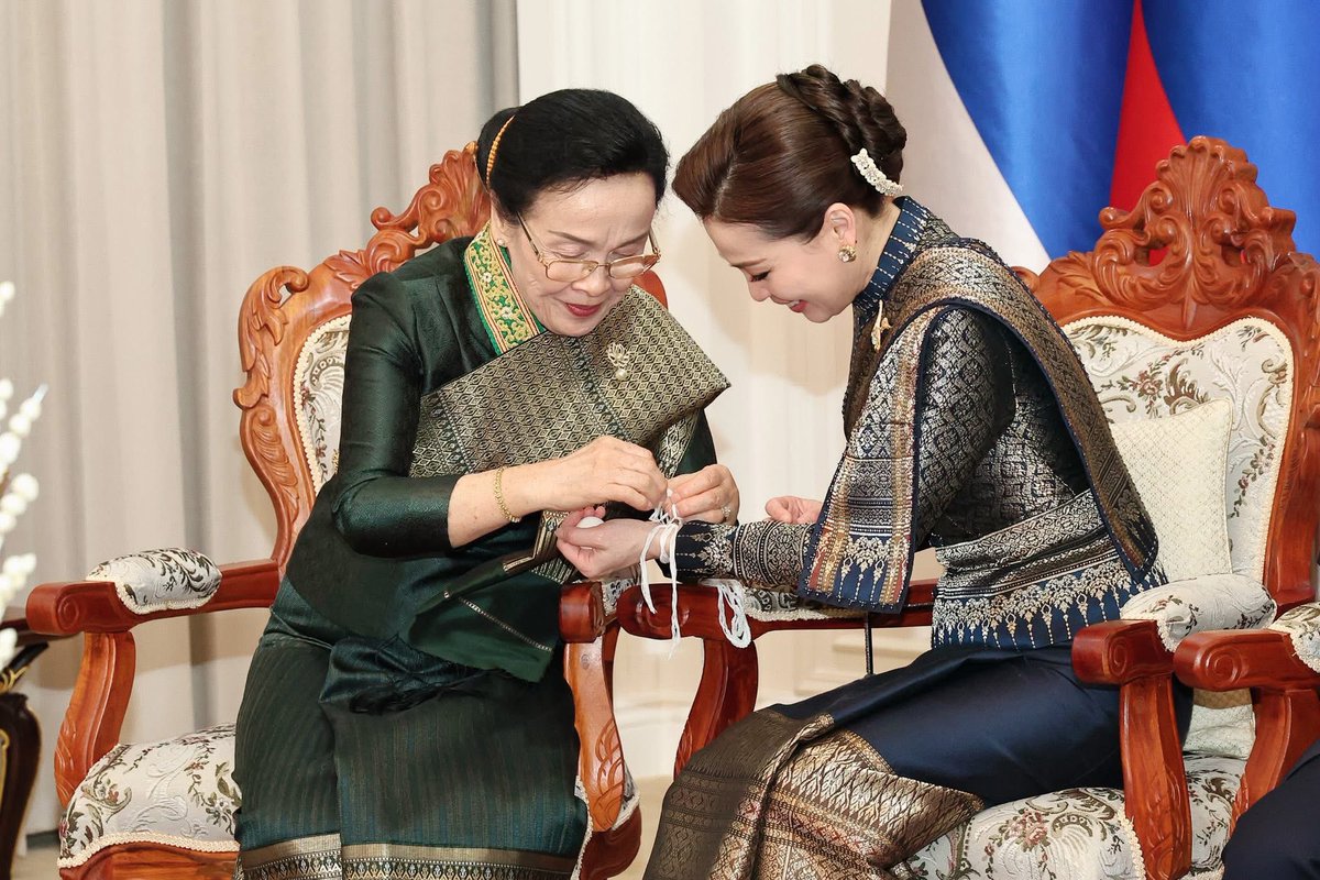 🇹🇭 🇱🇦 Prior to the State Banquet this evening, King Rama X &amp; Queen Suthida attended a Baci Ceremony at the Presidential Palace. 

From @RoyalNews_Org:

“The Baci (Baci Sou Khuan, also spelt Basi) is a traditional Laotian ceremony held on significant occasions, during which a